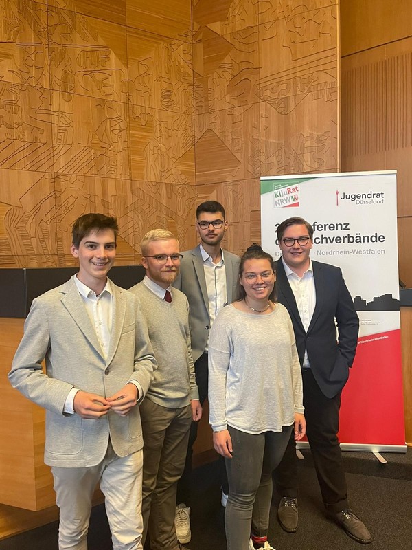 Im Bild die Vertreter:innen aus Nordrhein-Westfalen: v.l. Janne van Bentem, Paul Hofmann, Anas Al´ Quaran, Max Fockenberg, Alina Haarnagell